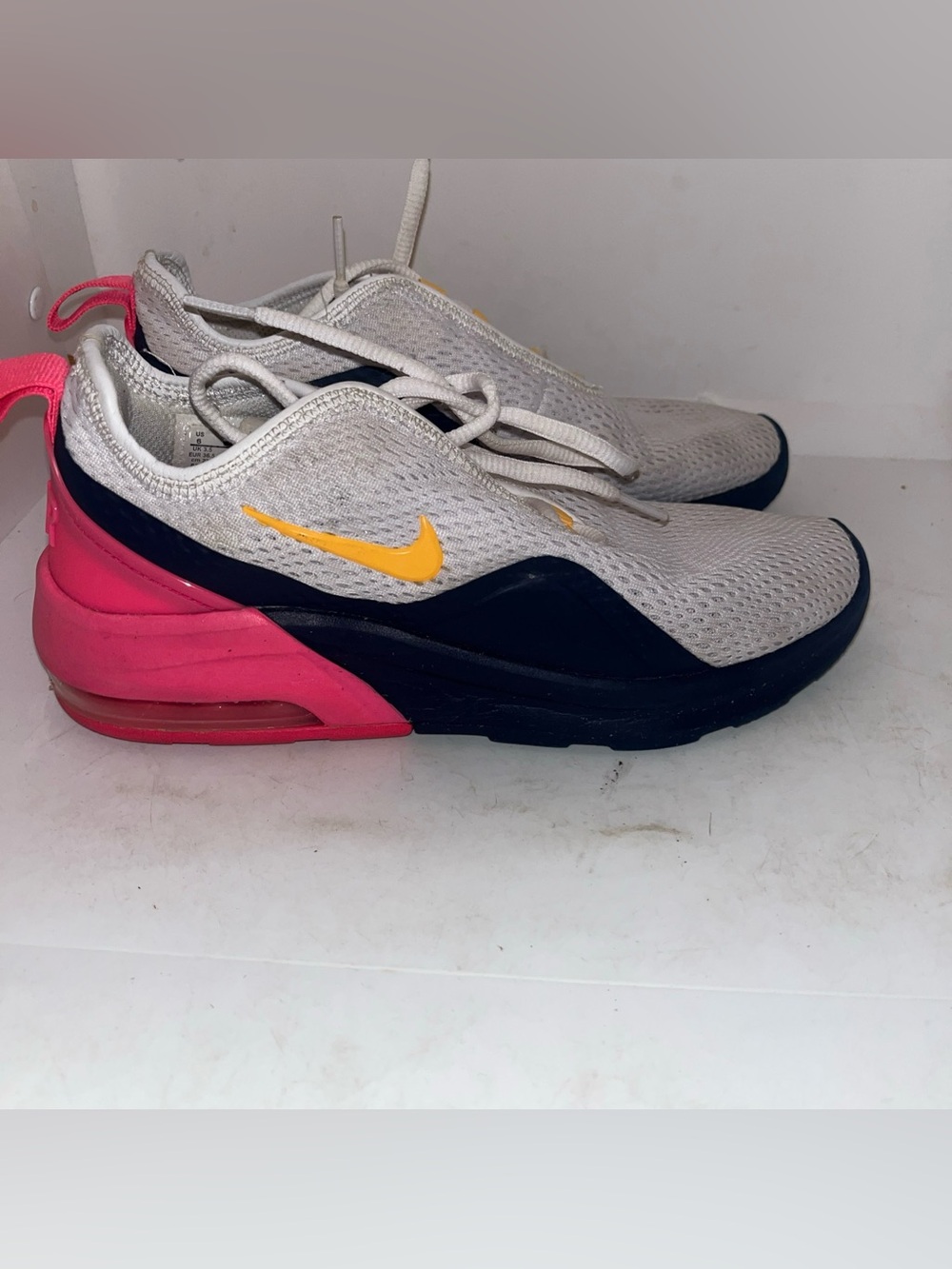 Nike Air Max Motion 2 Women's Sz 6 White Navy Pink CI6515-100 Sneakers Shoes
